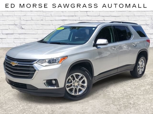 2019 Chevrolet Traverse LT Cloth in Silver Ice Metallic — front three-quarter view
