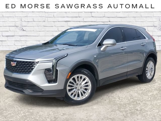 2024 Cadillac XT4 Luxury in Argent Silver Metallic — front three-quarter view