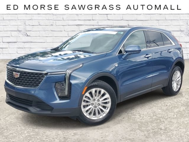 2024 Cadillac XT4 Luxury in Deep Sea Metallic — front three-quarter view
