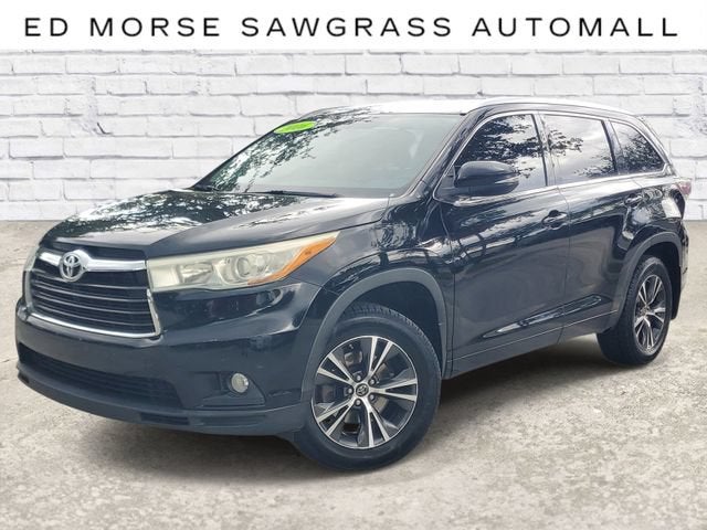 2016 Toyota Highlander XLE in Other — front three-quarter view
